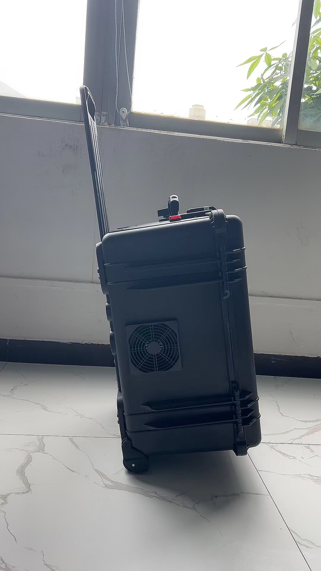 贵定手拉箱型移动通信干扰器